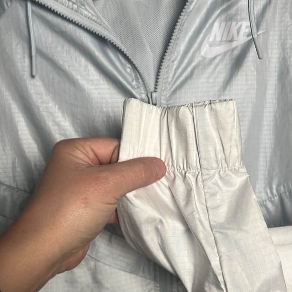 Nike Womens Size Medium Windrunner Track Jacket Pure Platinum/White - Picture 5 of 8